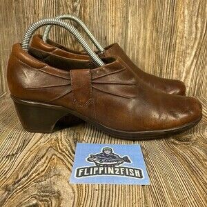 Clarks Women’s Designer Ankle Boots / Booties Side Zip Size 8M Brown Leather